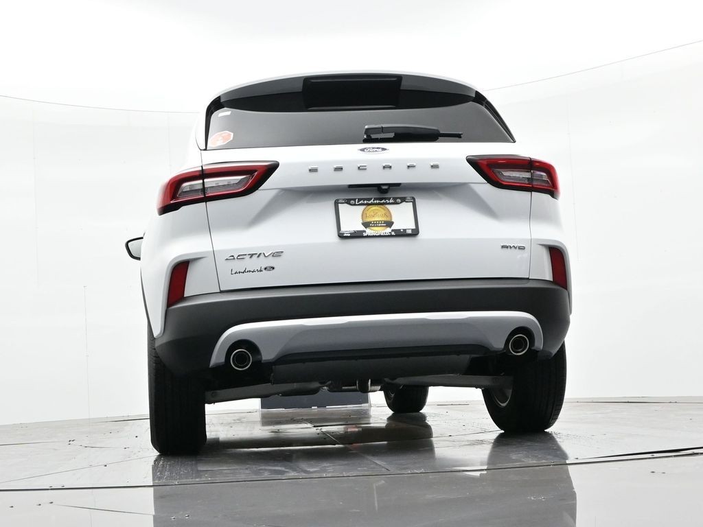 Ford Escape Vehicle Full-screen Gallery Image 22