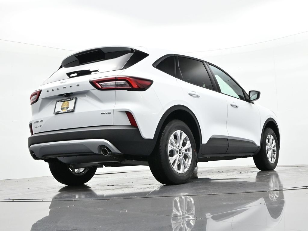 Ford Escape Vehicle Full-screen Gallery Image 23