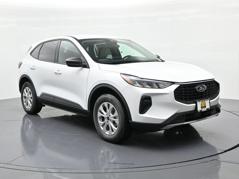 Ford Escape Vehicle Full-screen Gallery Image 4