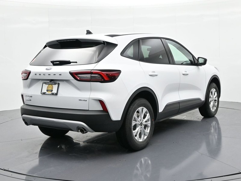 Ford Escape Vehicle Full-screen Gallery Image 6