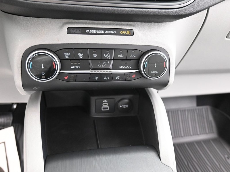 Ford Escape Vehicle Full-screen Gallery Image 11