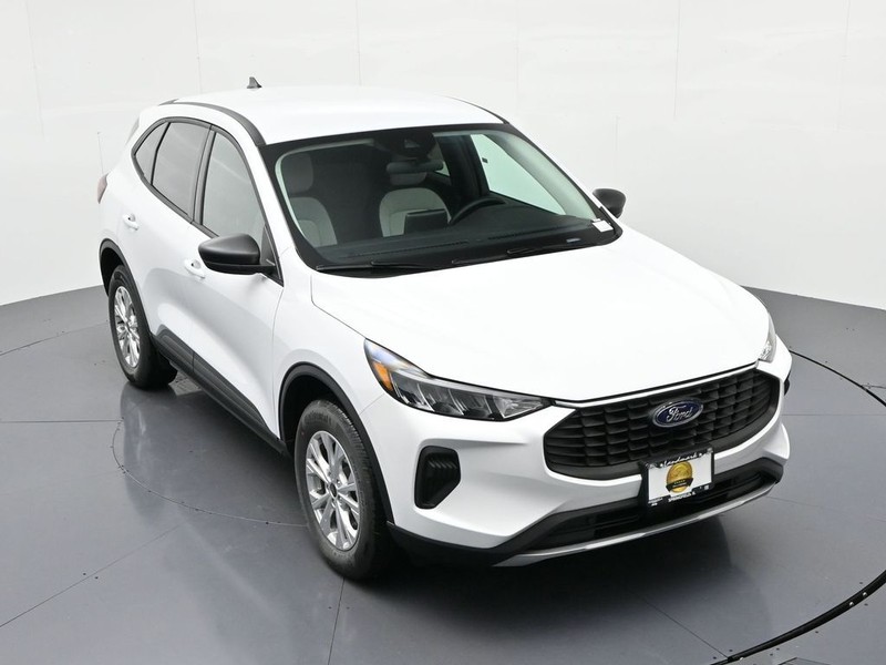 Ford Escape Vehicle Full-screen Gallery Image 17