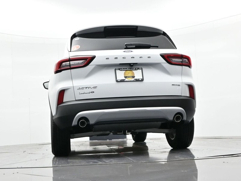 Ford Escape Vehicle Full-screen Gallery Image 22