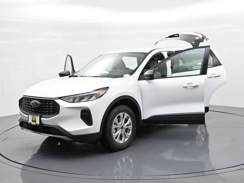 Ford Escape Vehicle Full-screen Gallery Image 27