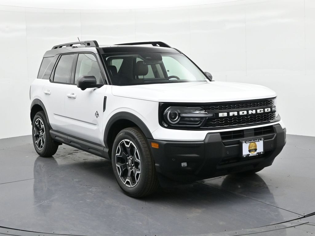 Ford Bronco Sport Vehicle Full-screen Gallery Image 4