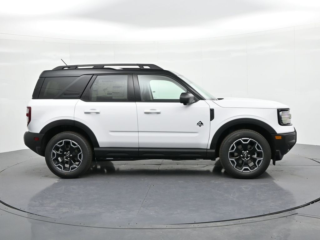 Ford Bronco Sport Vehicle Full-screen Gallery Image 5