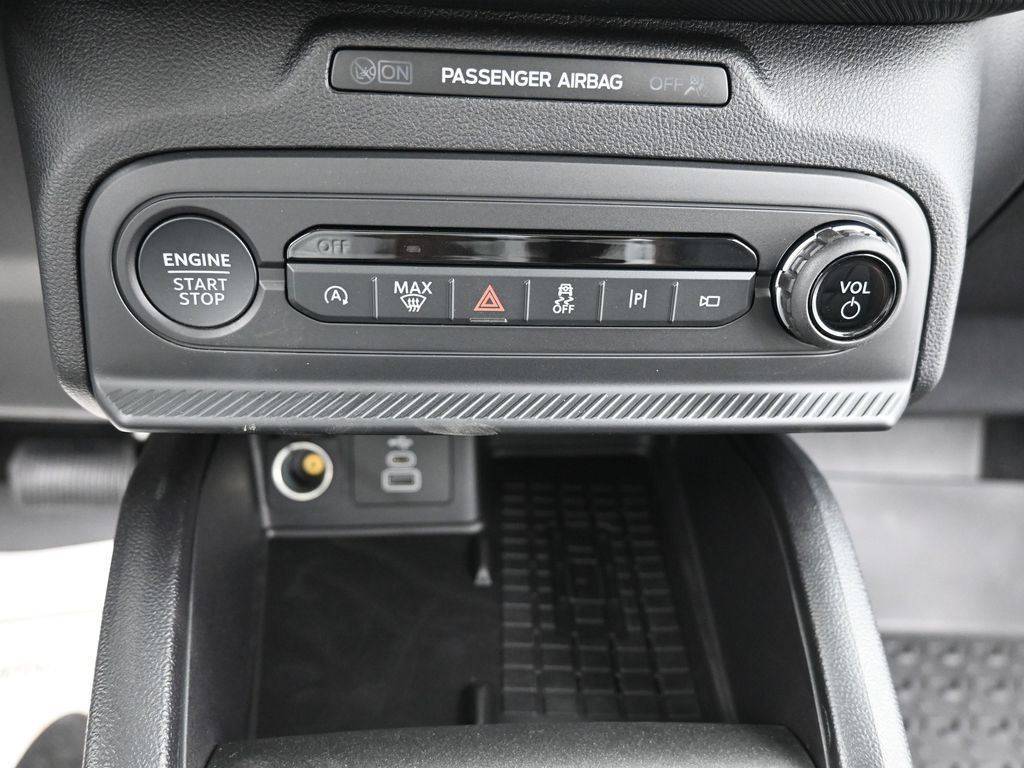 Ford Bronco Sport Vehicle Full-screen Gallery Image 13