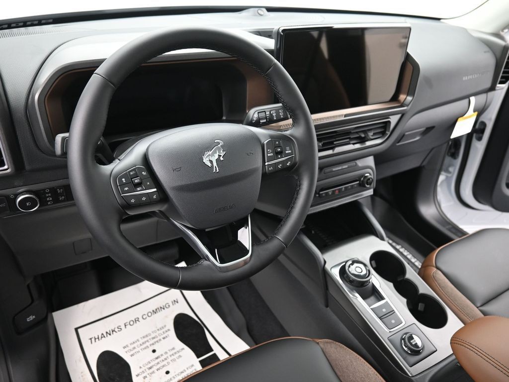 Ford Bronco Sport Vehicle Full-screen Gallery Image 16