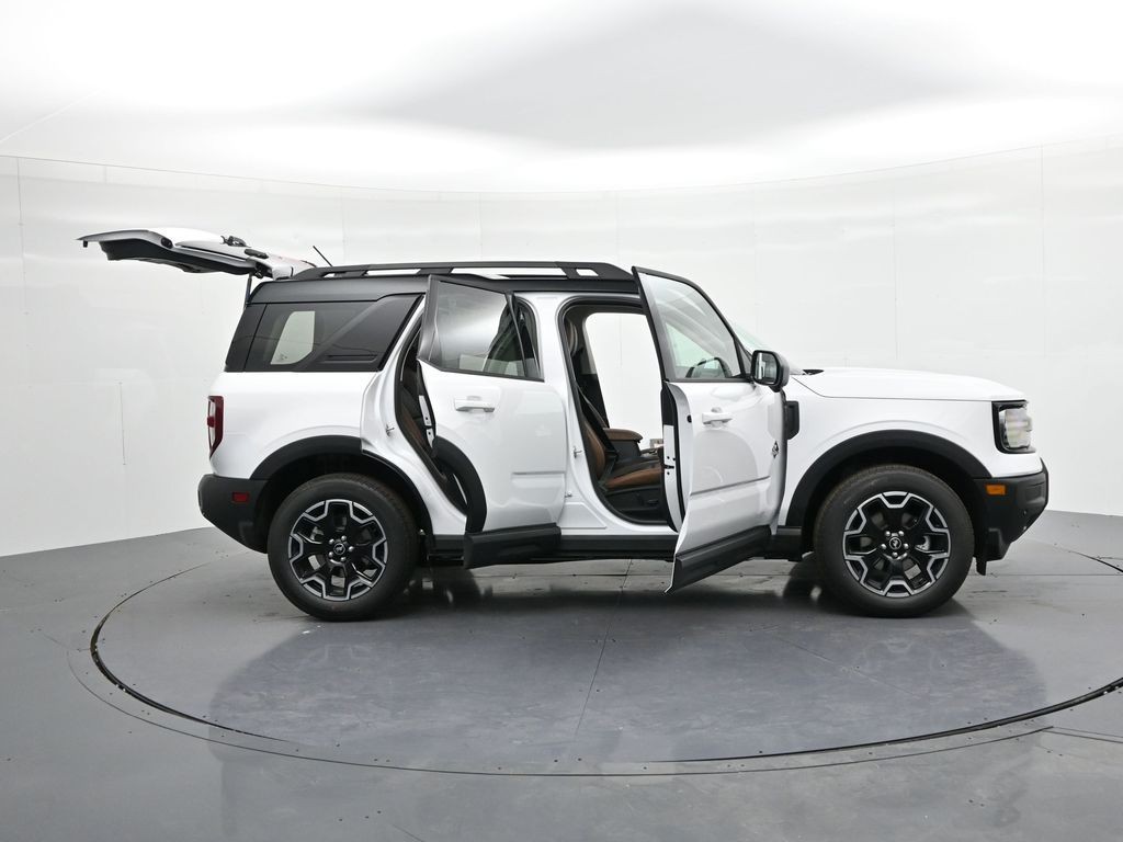 Ford Bronco Sport Vehicle Full-screen Gallery Image 26