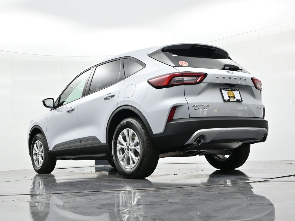 Ford Escape Vehicle Full-screen Gallery Image 22