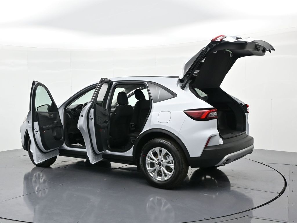 Ford Escape Vehicle Full-screen Gallery Image 27