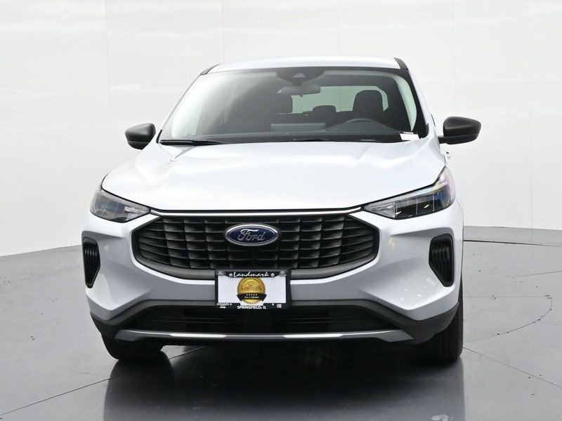 Ford Escape Vehicle Full-screen Gallery Image 3