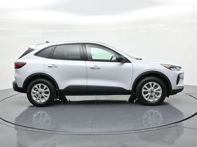 Ford Escape Vehicle Full-screen Gallery Image 5