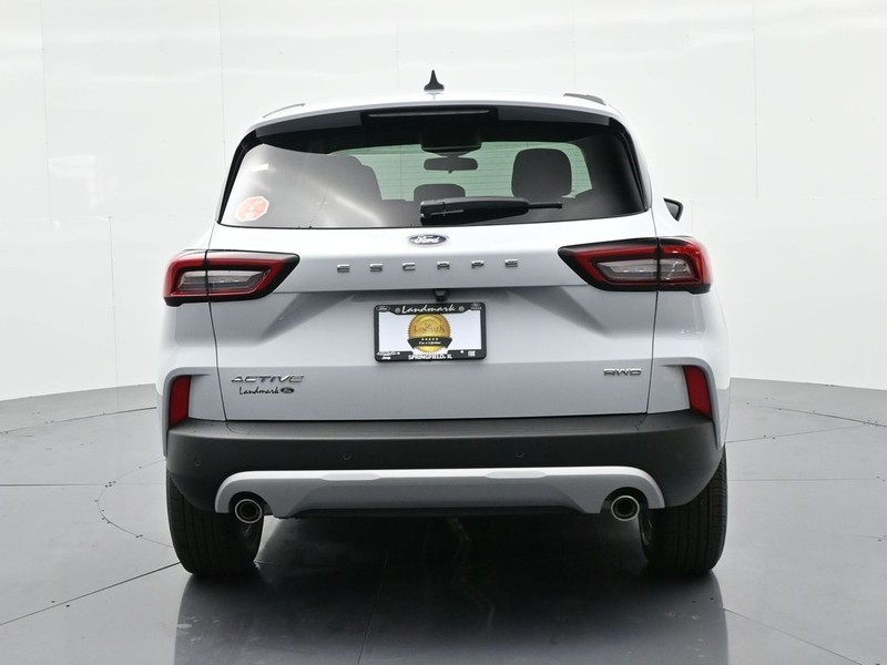 Ford Escape Vehicle Full-screen Gallery Image 7