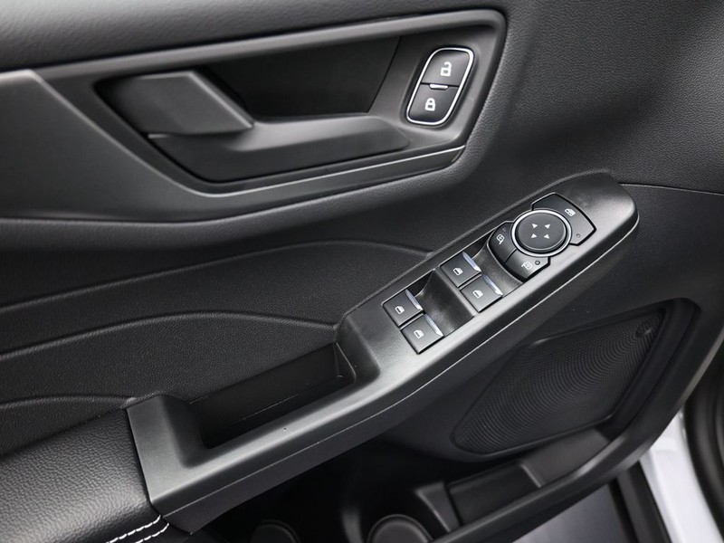 Ford Escape Vehicle Full-screen Gallery Image 10