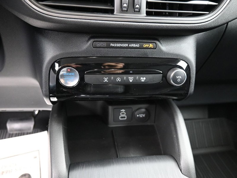 Ford Escape Vehicle Full-screen Gallery Image 12