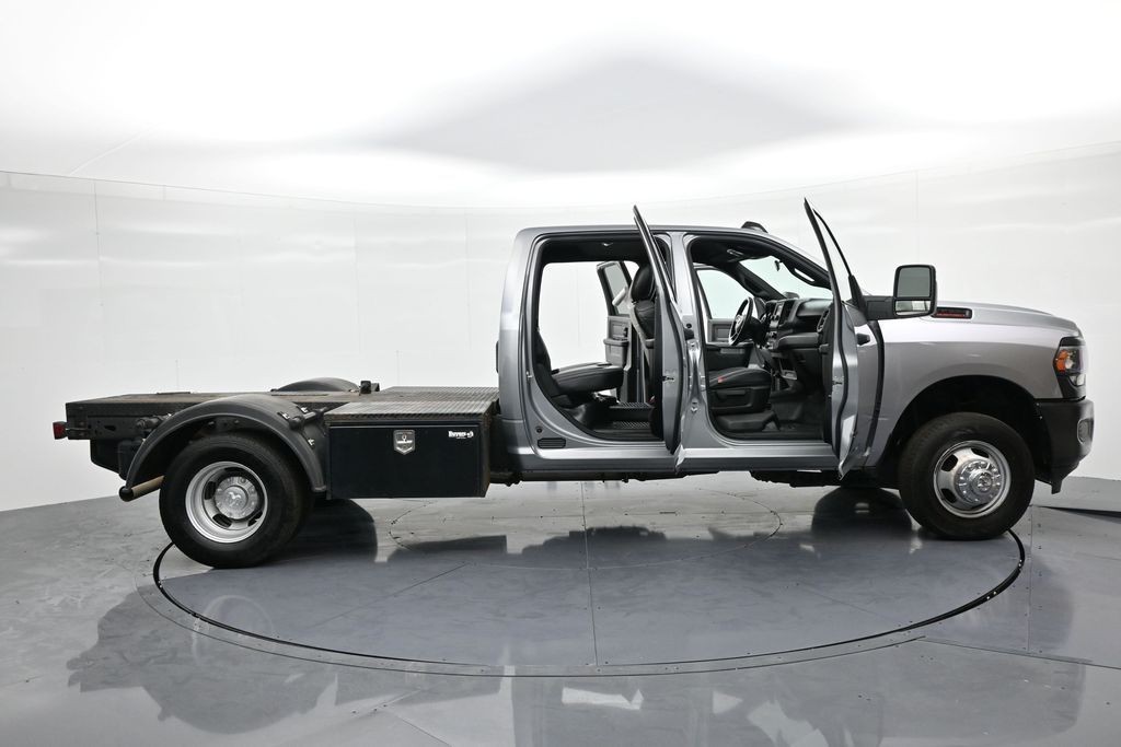 Ram 3500 Chassis Cab Vehicle Full-screen Gallery Image 24
