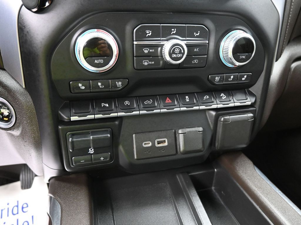 GMC Sierra 1500 Vehicle Full-screen Gallery Image 16