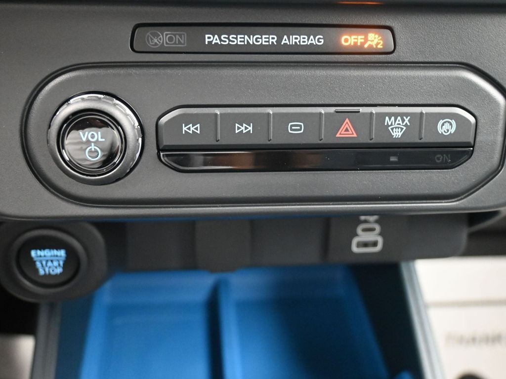 Ford Maverick Vehicle Full-screen Gallery Image 13