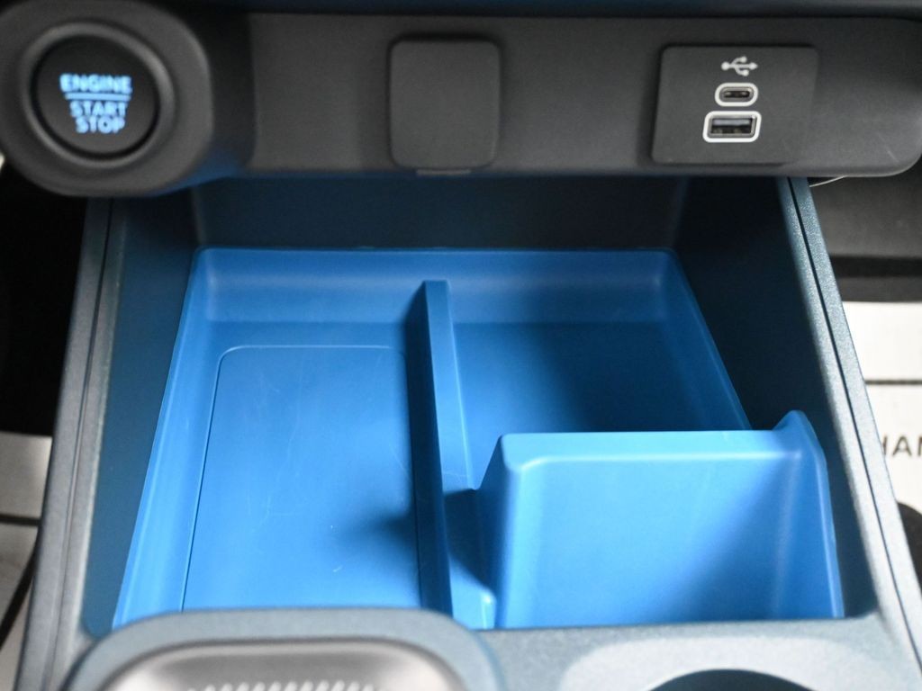 Ford Maverick Vehicle Full-screen Gallery Image 14