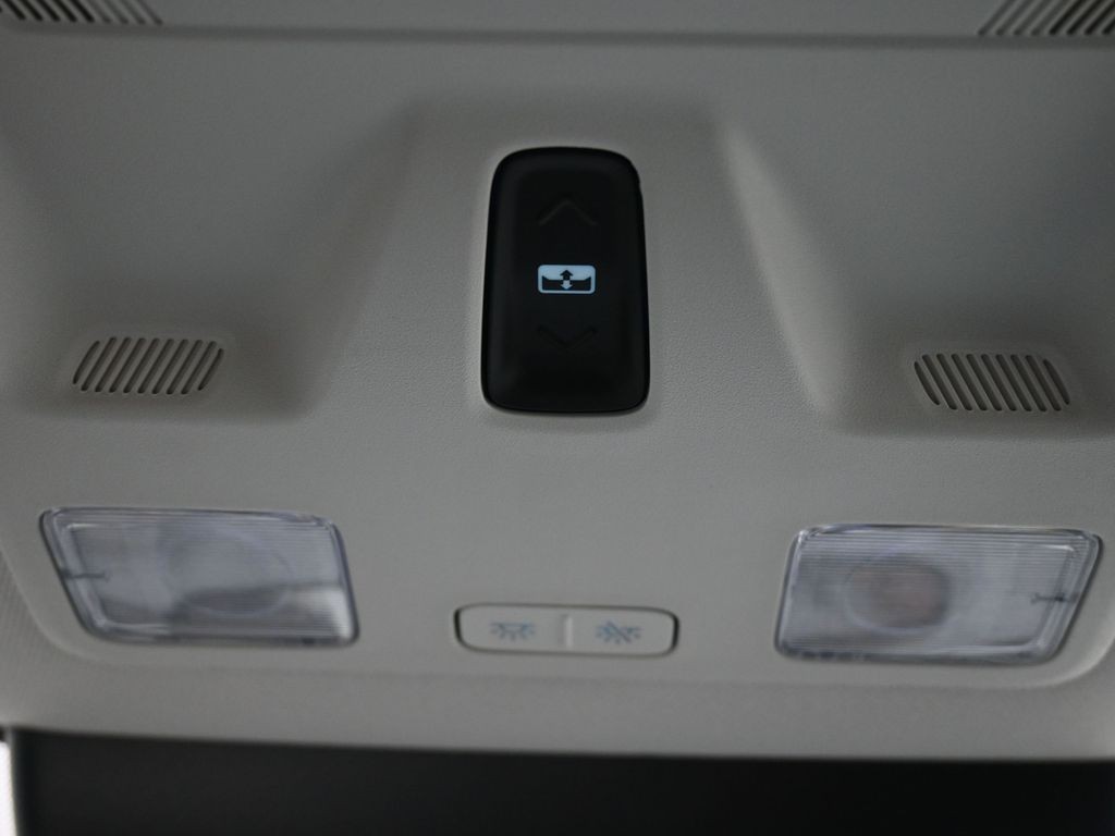 Ford Maverick Vehicle Full-screen Gallery Image 17