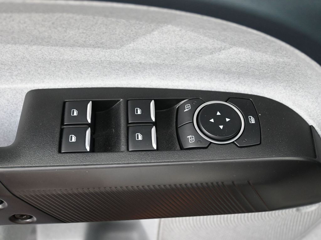 Ford Maverick Vehicle Full-screen Gallery Image 23