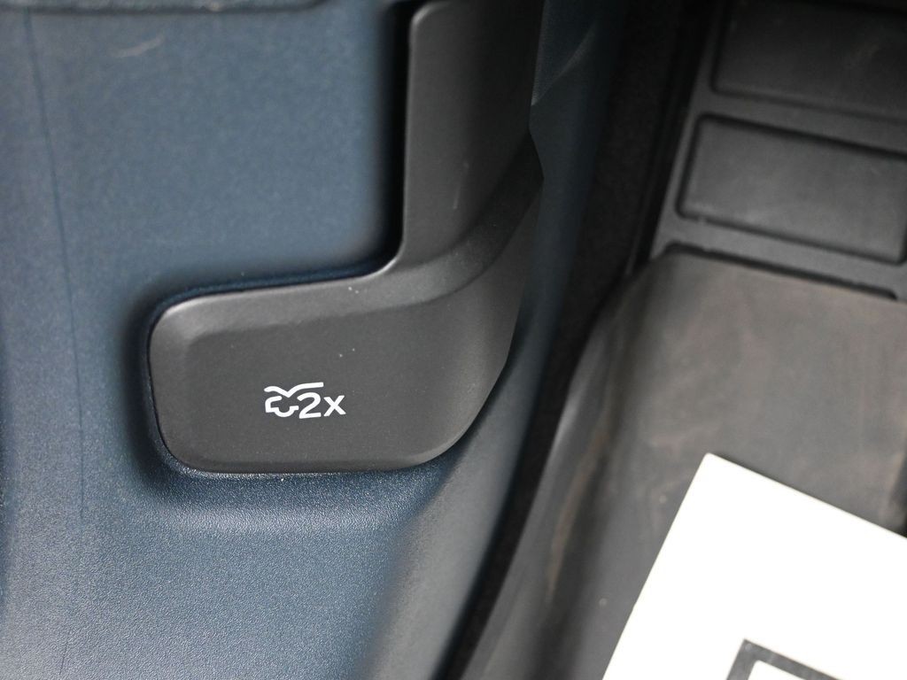 Ford Maverick Vehicle Full-screen Gallery Image 24