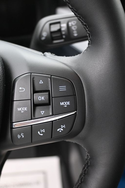 Ford Maverick Vehicle Full-screen Gallery Image 19