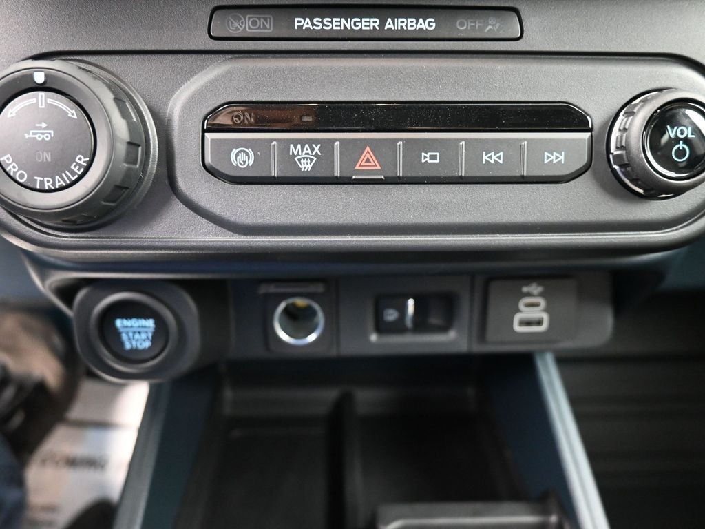 Ford Maverick Vehicle Full-screen Gallery Image 14