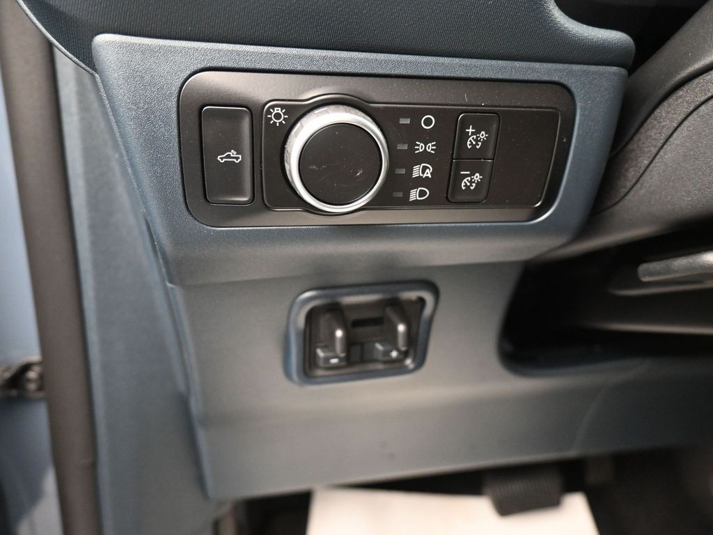 Ford Maverick Vehicle Full-screen Gallery Image 16