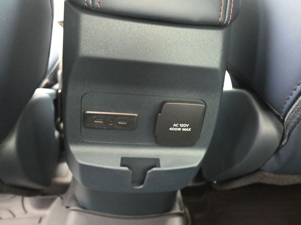 Ford Maverick Vehicle Full-screen Gallery Image 19