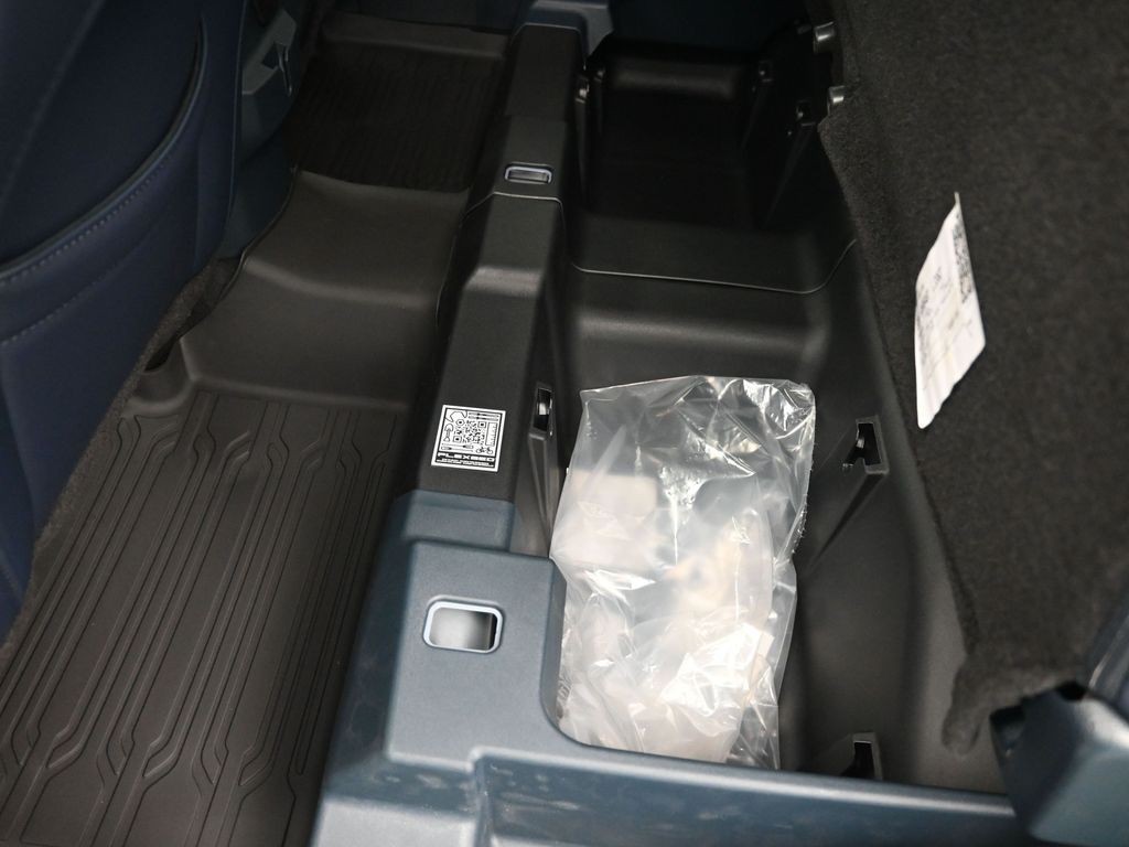 Ford Maverick Vehicle Full-screen Gallery Image 20