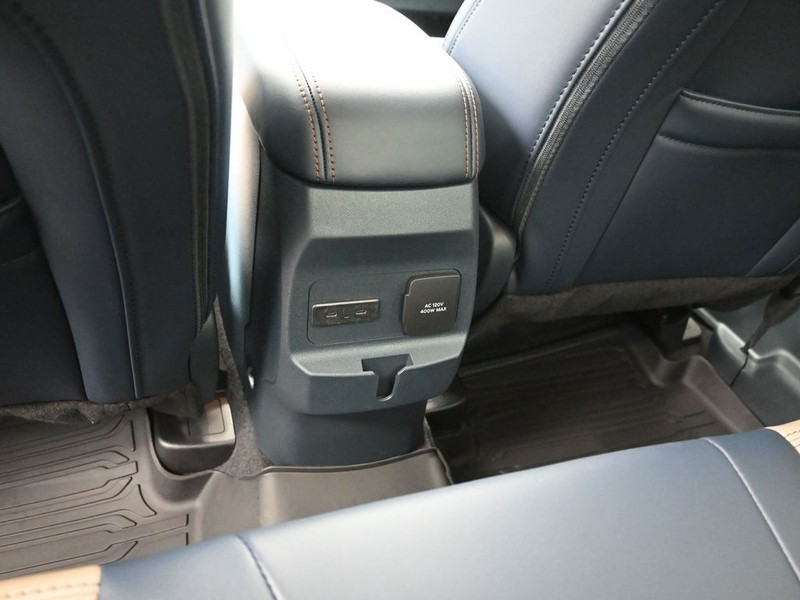 Ford Maverick Vehicle Full-screen Gallery Image 10