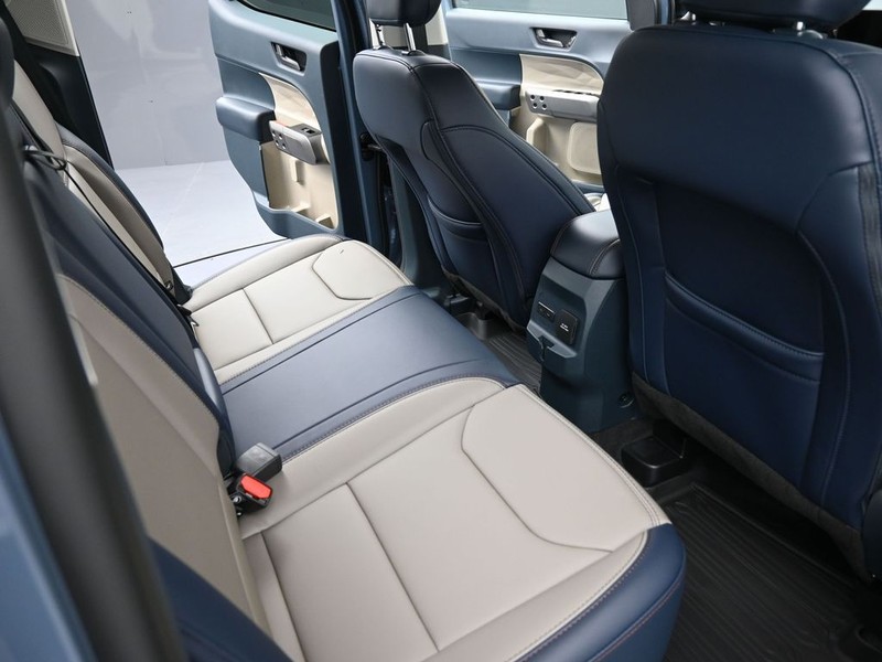 Ford Maverick Vehicle Full-screen Gallery Image 19