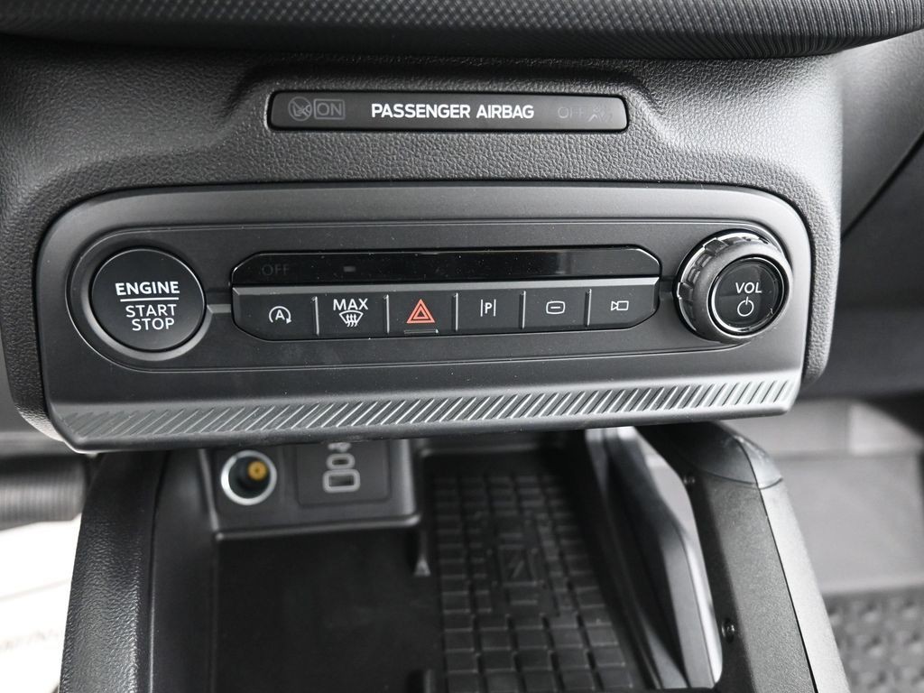 Ford Bronco Sport Vehicle Full-screen Gallery Image 14