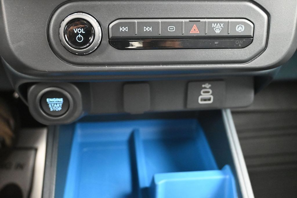 Ford Maverick Vehicle Full-screen Gallery Image 13