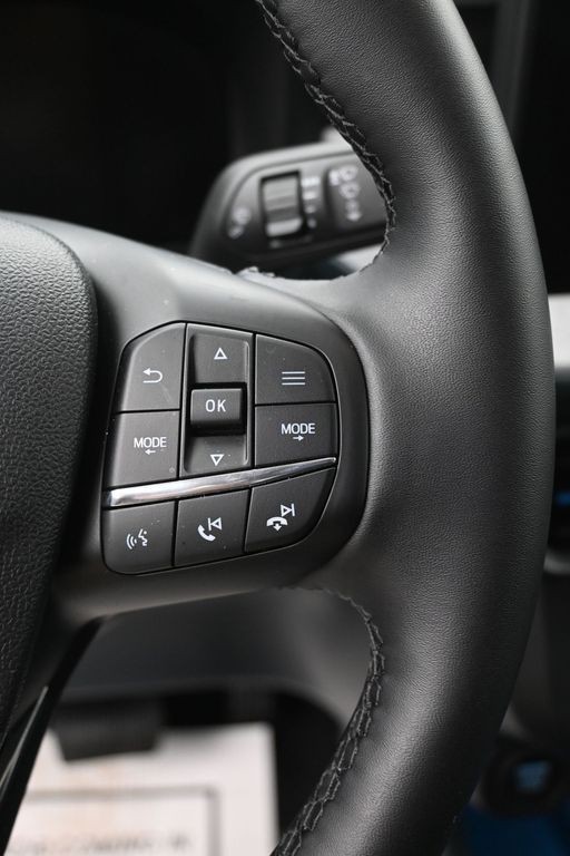 Ford Maverick Vehicle Full-screen Gallery Image 17