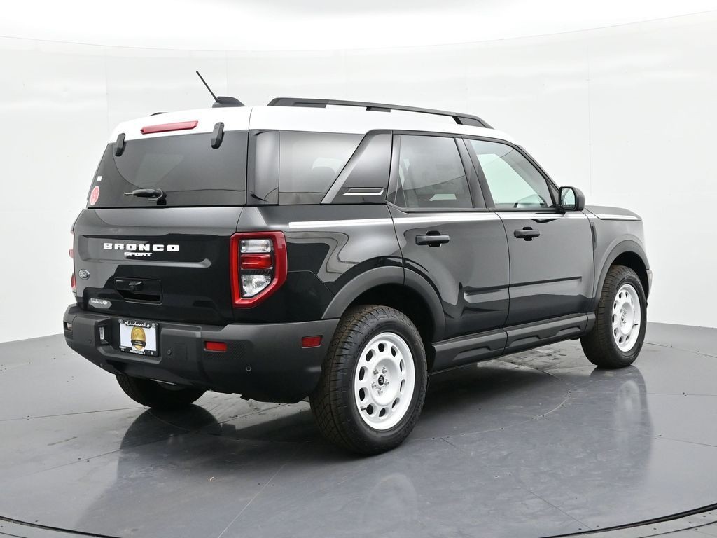 Ford Bronco Sport Vehicle Full-screen Gallery Image 6