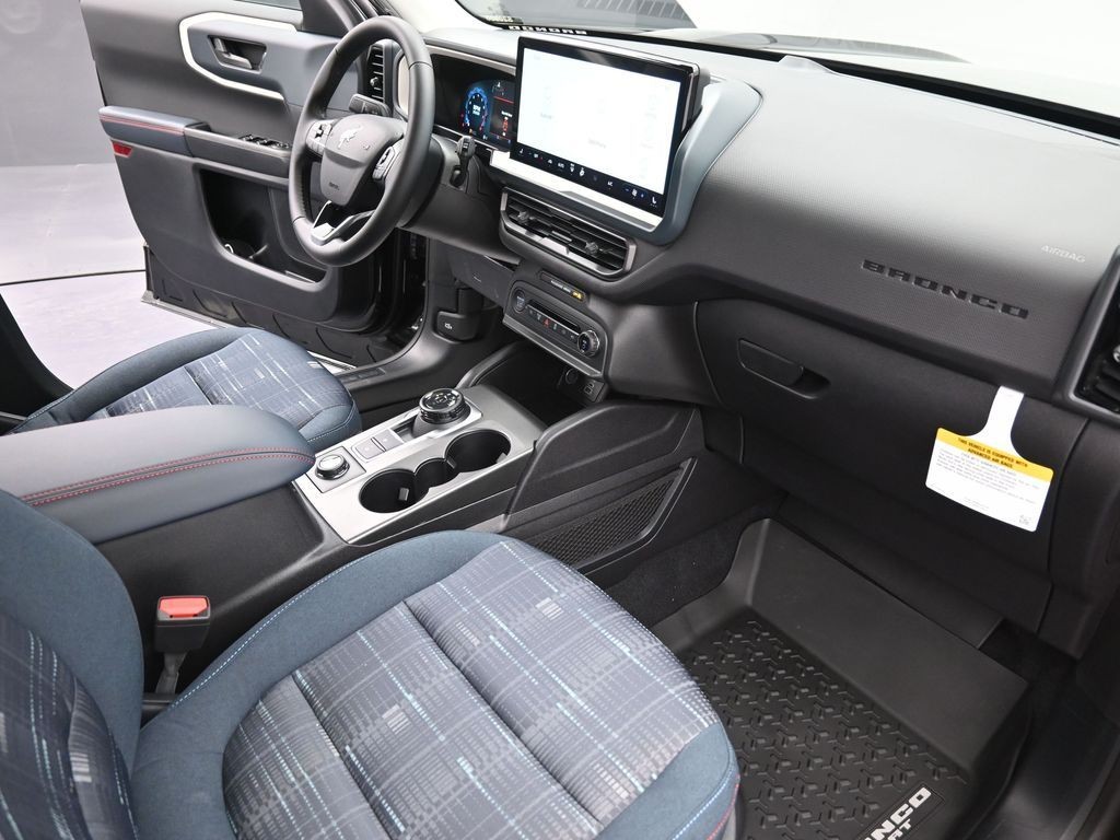 Ford Bronco Sport Vehicle Full-screen Gallery Image 10