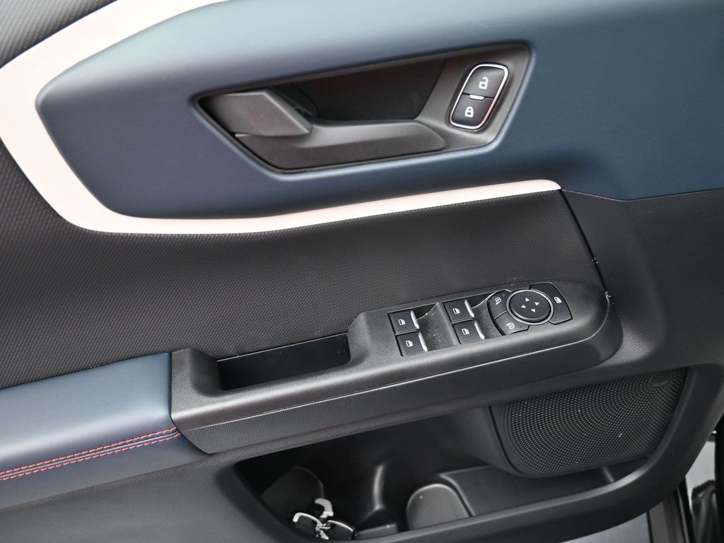 Ford Bronco Sport Vehicle Full-screen Gallery Image 11