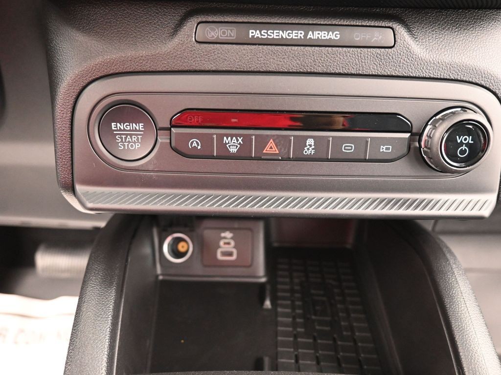 Ford Bronco Sport Vehicle Full-screen Gallery Image 14