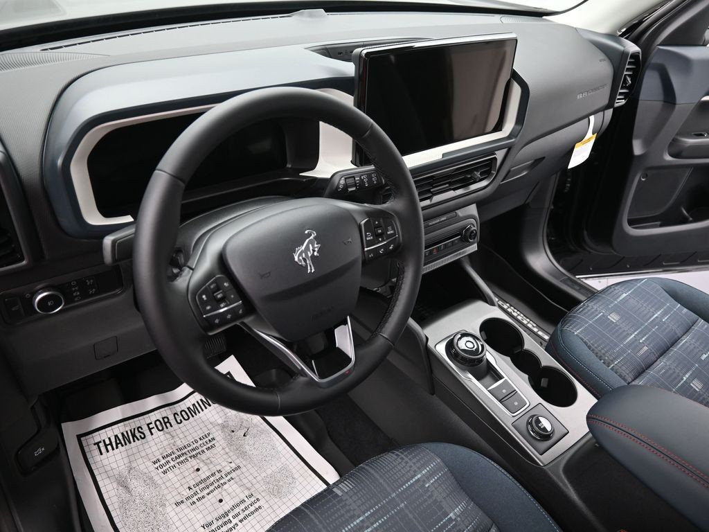 Ford Bronco Sport Vehicle Full-screen Gallery Image 17