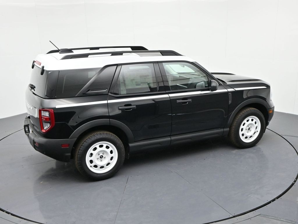 Ford Bronco Sport Vehicle Full-screen Gallery Image 18