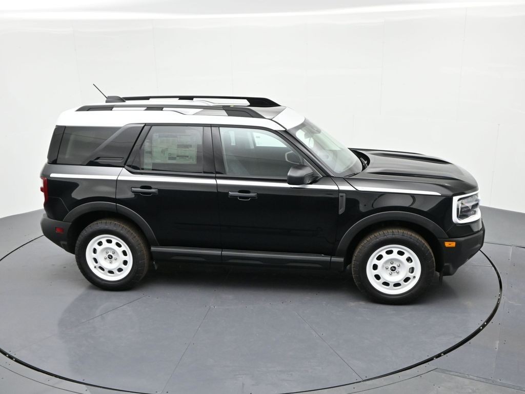 Ford Bronco Sport Vehicle Full-screen Gallery Image 19