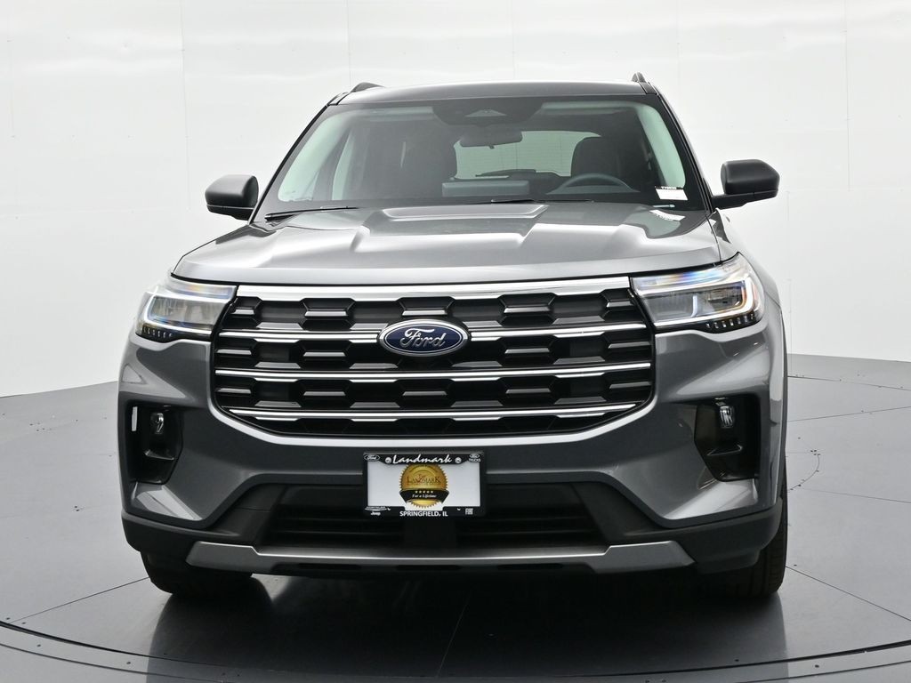 Ford Explorer Vehicle Full-screen Gallery Image 3