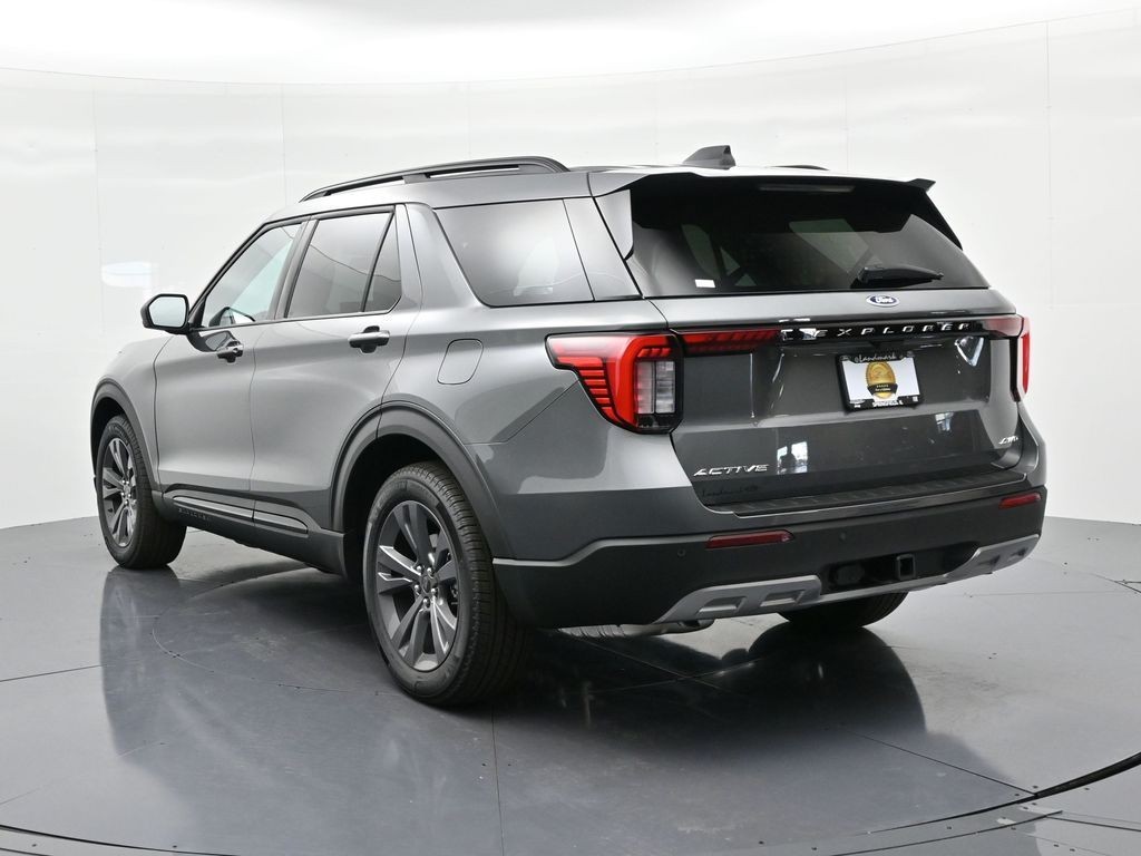 Ford Explorer Vehicle Full-screen Gallery Image 8