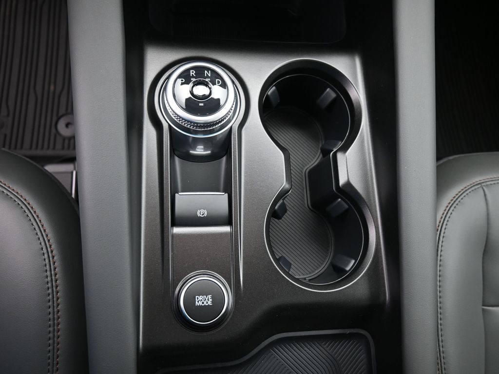 Ford Explorer Vehicle Full-screen Gallery Image 13