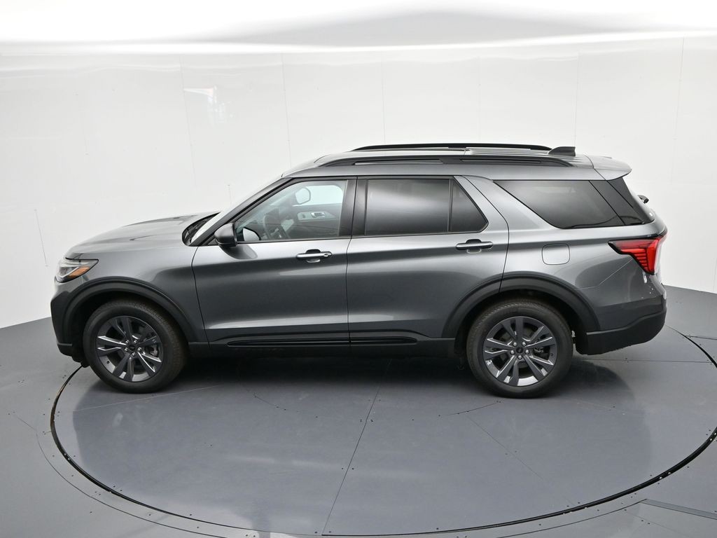 Ford Explorer Vehicle Full-screen Gallery Image 21