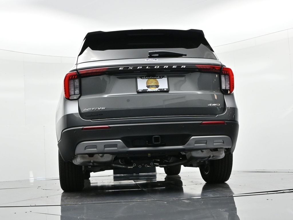 Ford Explorer Vehicle Full-screen Gallery Image 23