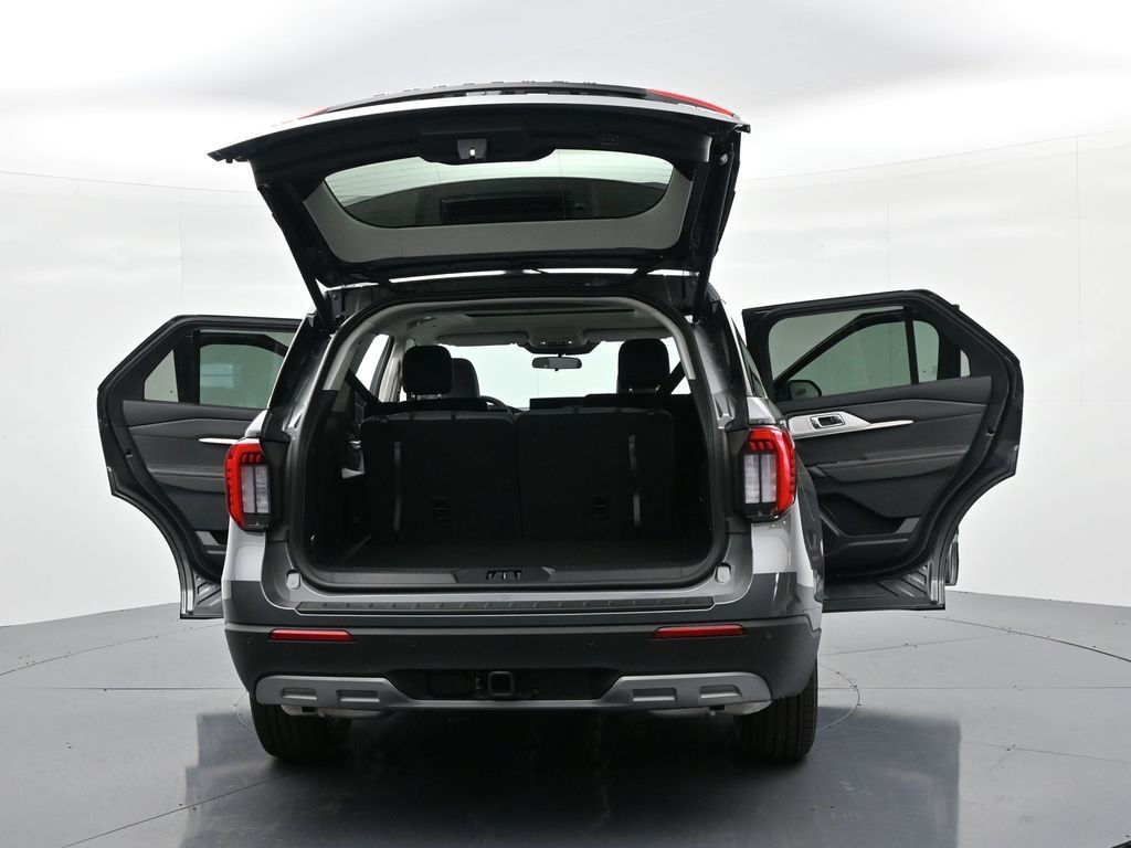 Ford Explorer Vehicle Full-screen Gallery Image 29